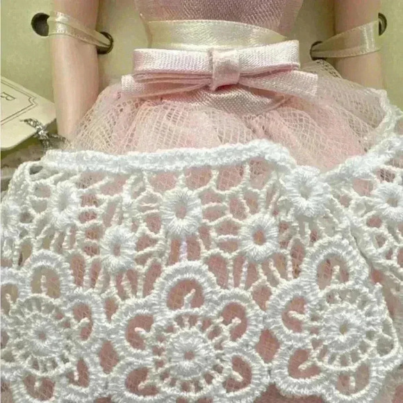 Barbie Southern Belle Doll - Picture 11 of 16